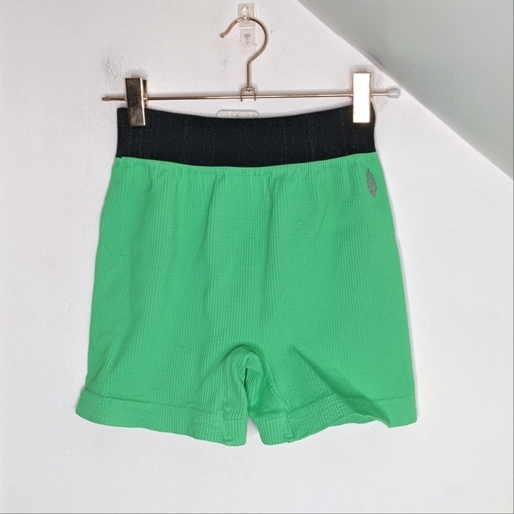 FREE PEOPLE MOVEMENT Prajna Stretch Workout Shorts in Key West NEW Size M/L